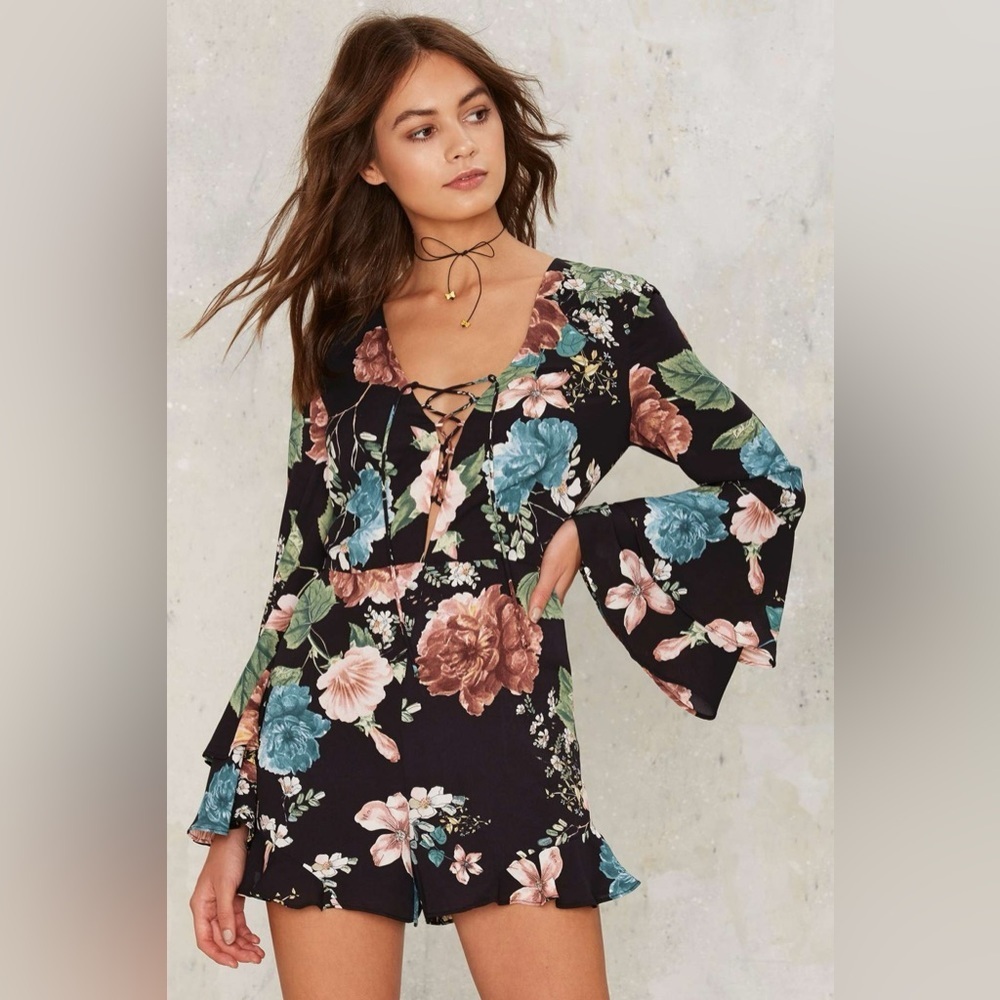 Bardot Amelia Lace-Up Multicolored Floral Feminine Romper Sz 6